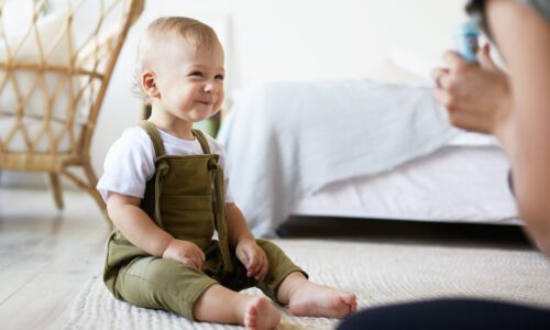 Quel est le protocole de change d'un bébé en crèche ? - Campus des